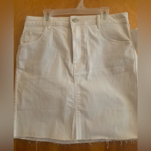 H&M white denim skirt. - Picture 2 of 4
